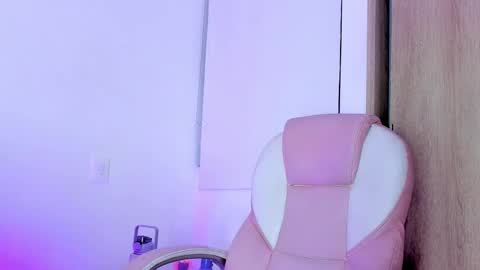 Anastacia online show from 12-16-24, 04:13