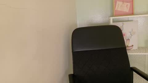 Kendra  online show from 10-24-25, 10:22