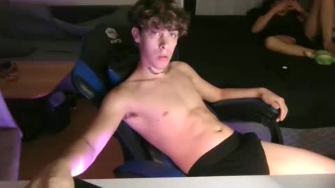 Snapshot of andertwink chatting on 04-15-26, 02:51 andertwink online show from 04-15-26, 02:51