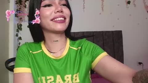 Snapshot of andra_rosse chatting on 05-13-26, 06:38 Andra de la Rosse online show from 05-13-26, 06:38