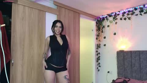 Snapshot of andra_rosse chatting on 05-23-26, 05:17 Andra de la Rosse online show from 05-23-26, 05:17