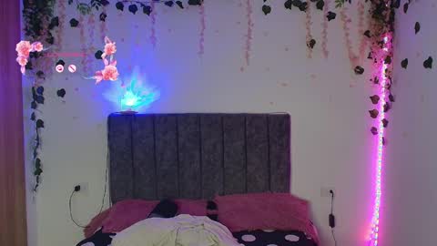 Snapshot of andra_rosse chatting on 05-29-26, 04:32 Andra de la Rosse online show from 05-29-26, 04:32