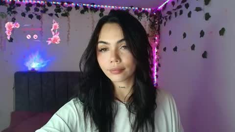 Snapshot of andra_rosse chatting on 05-31-26, 05:42 Andra de la Rosse online show from 05-31-26, 05:42