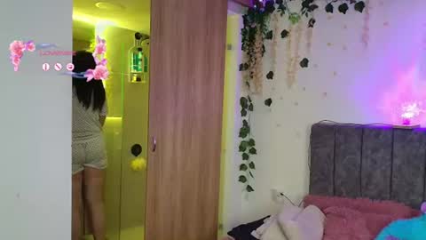 Snapshot of andra_rosse chatting on 06-20-26, 08:55 Andra de la Rosse online show from 06-20-26, 08:55