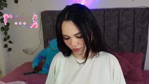 Snapshot of andra_rosse chatting on 06-23-26, 06:33 Andra de la Rosse online show from 06-23-26, 06:33