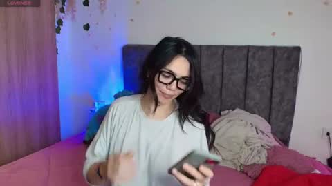Snapshot of andra_rosse chatting on 07-06-26, 11:29 Andra de la Rosse online show from 07-06-26, 11:29