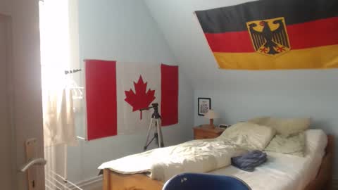 Snapshot of andre124231 chatting on 09-17-25, 11:34 Andre online show from 09-17-25, 11:34