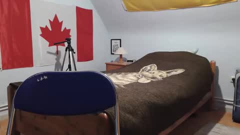 Snapshot of andre124231 chatting on 10-09-25, 05:11 Andre online show from 10-09-25, 05:11