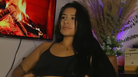 Snapshot of andrea_gomes_ chatting on 02-05-25, 06:35 andrea online show from 02-05-25, 06:35