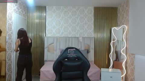 Snapshot of andrea_tay1 chatting on 05-10-26, 11:37 andrea_tay1 online show from 05-10-26, 11:37