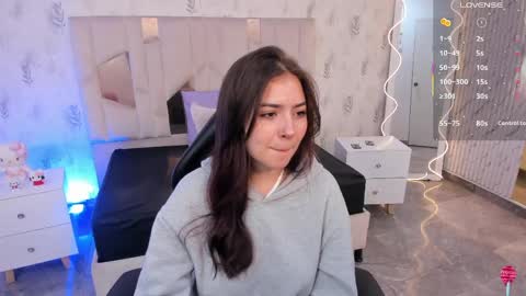Snapshot of andrea_tay1 chatting on 06-06-26, 11:37 andrea_tay1 online show from 06-06-26, 11:37