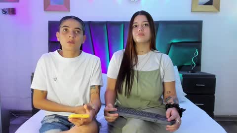 Snapshot of andreaandkarina chatting on 01-14-25, 12:35 Andrea Karina online show from 01-14-25, 12:35