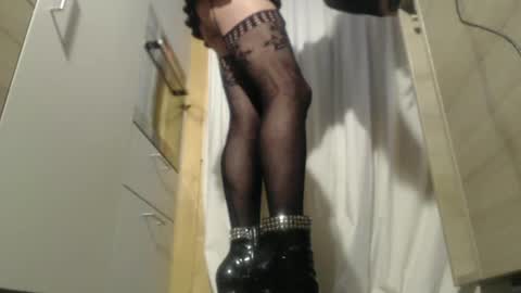 Snapshot of andreacum chatting on 12-28-24, 07:11 Andrea online show from 12-28-24, 07:11