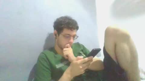 Snapshot of andres129494 chatting on 11-11-25, 02:44 andres129494 online show from 11-11-25, 02:44