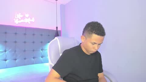 Snapshot of andres1_8 chatting on 11-21-25, 03:16 IM ANDRES online show from 11-21-25, 03:16