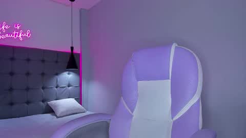 Snapshot of andres1_8 chatting on 11-27-25, 02:13 IM ANDRES online show from 11-27-25, 02:13