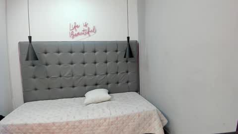 Snapshot of andres1_8 chatting on 12-19-25, 03:13 IM ANDRES online show from 12-19-25, 03:13