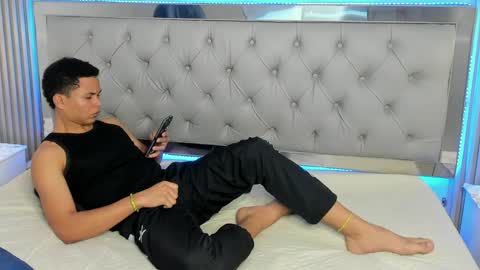 Snapshot of andres1_8 chatting on 04-30-26, 01:23 IM ANDRES online show from 04-30-26, 01:23