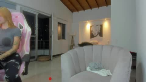 Snapshot of andres_bottero chatting on 01-14-25, 01:58 Andrs botero online show from 01-14-25, 01:58