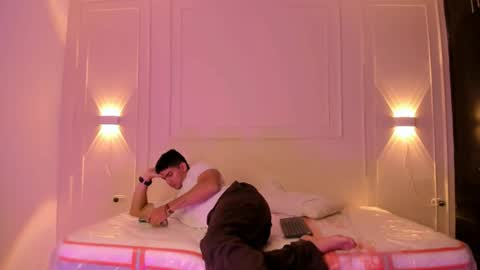 Snapshot of andres_stud chatting on 06-25-26, 03:39 andres_stud online show from 06-25-26, 03:39