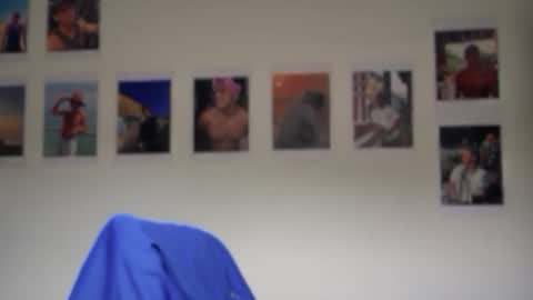 Snapshot of andres_vargas_ chatting on 10-08-25, 07:11 Andres online show from 10-08-25, 07:11