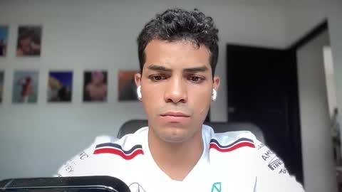 Snapshot of andres_vargas_ chatting on 10-21-25, 08:09 Andres online show from 10-21-25, 08:09