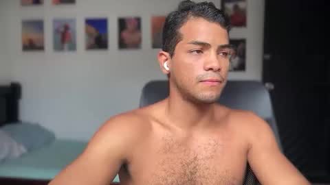 Snapshot of andres_vargas_ chatting on 10-24-25, 03:30 Andres online show from 10-24-25, 03:30