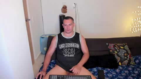 Snapshot of andreslush04 chatting on 05-11-26, 12:27 Andreslush04 online show from 05-11-26, 12:27