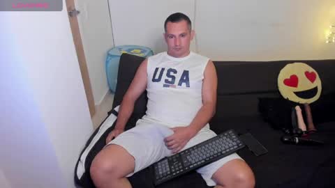 Snapshot of andreslush04 chatting on 05-13-26, 02:42 Andreslush04 online show from 05-13-26, 02:42