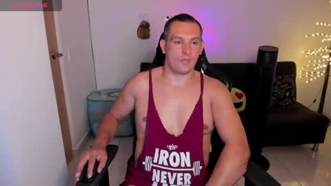 Snapshot of andreslush04 chatting on 05-17-26, 12:52 Andreslush04 online show from 05-17-26, 12:52