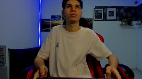 andrew_2811 online show from 10-25-25, 10:04