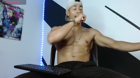 Andrew G online show from 04-08-26, 01:16