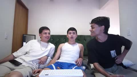 Snapshot of andrew_restrepo chatting on 10-13-25, 07:25 andrew restrepo online show from 10-13-25, 07:25