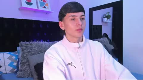 Snapshot of andrew_restrepo chatting on 07-12-26, 12:12 andrew restrepo online show from 07-12-26, 12:12