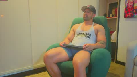 Snapshot of andrewfame chatting on 06-14-26, 01:58 Andrew online show from 06-14-26, 01:58