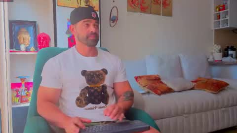 Snapshot of andrewfame chatting on 07-11-26, 01:58 Andrew online show from 07-11-26, 01:58