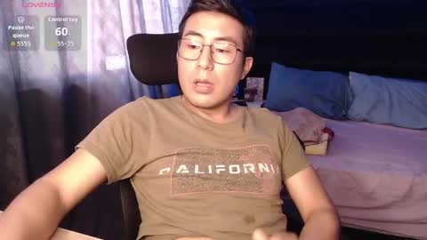Snapshot of andrewmhilton_ chatting on 06-01-26, 03:14 andrewmhilton_ online show from 06-01-26, 03:14