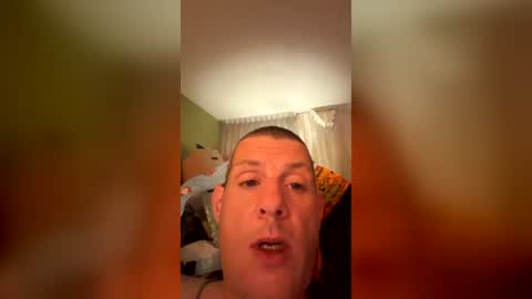 Snapshot of andrewmkespo chatting on 07-20-26, 01:42 andrewmkespo online show from 07-20-26, 01:42