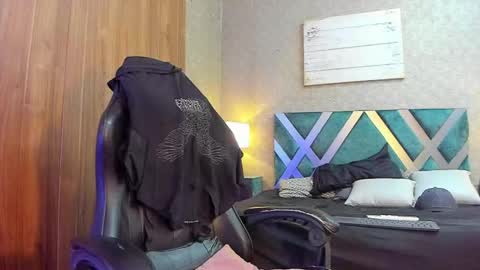 Snapshot of andreww_whitee chatting on 12-04-24, 08:07 AndreW White online show from 12-04-24, 08:07