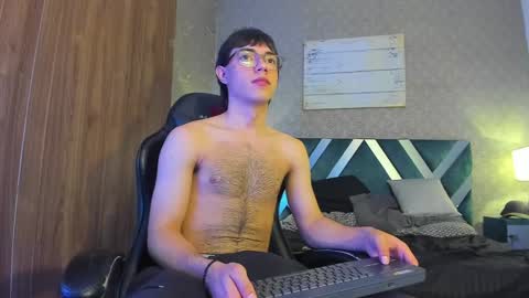 Snapshot of andreww_whitee chatting on 12-10-24, 09:33 AndreW White online show from 12-10-24, 09:33