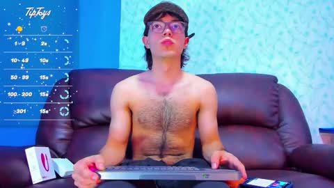 Snapshot of andreww_whitee chatting on 02-21-25, 08:27 AndreW White online show from 02-21-25, 08:27