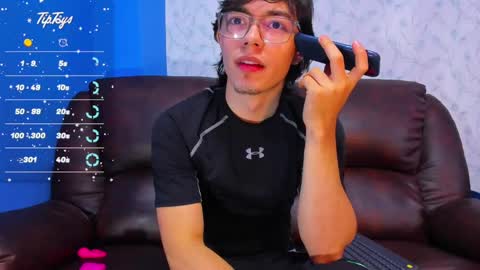 Snapshot of andreww_whitee chatting on 03-07-25, 03:39 AndreW White online show from 03-07-25, 03:39