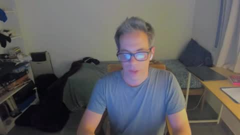 Snapshot of andy0pandi chatting on 01-31-25, 04:03 Andrew online show from 01-31-25, 04:03