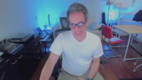 Snapshot of andy0pandi chatting on 09-22-25, 11:18 Andrew online show from 09-22-25, 11:18