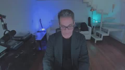 Snapshot of andy0pandi chatting on 06-12-26, 12:37 Andrew online show from 06-12-26, 12:37