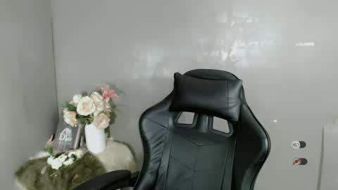 Snapshot of andy_coco chatting on 03-06-25, 02:41 Kisha online show from 03-06-25, 02:41