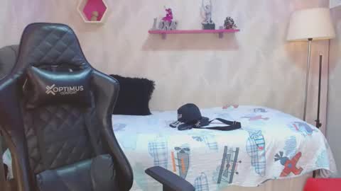 andy_dan1 online show from 02-13-25, 07:21