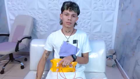 andy_dan1 online show from 04-07-26, 08:09