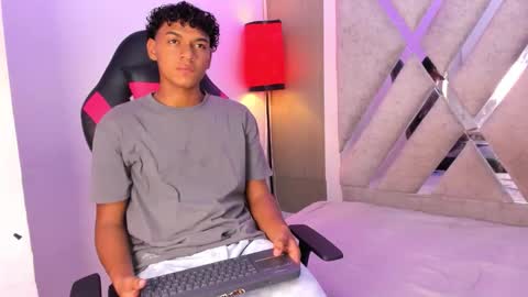 andy_jones7 online show from 10-10-25, 04:00
