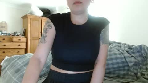 Snapshot of andy_rock_ chatting on 10-02-25, 08:54 andy online show from 10-02-25, 08:54